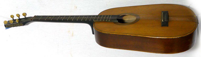 An unusual guitar from  the early 20th century, by Rene Gerome instrumentspast.co.uk/instruments/PG…