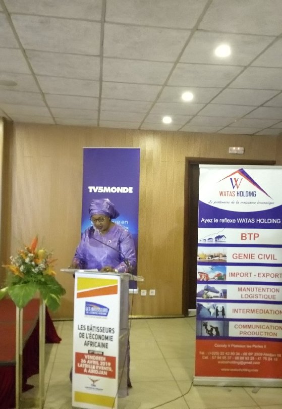 zephiringohia's tweet photo. Mme DIABATÉ Touré, représentante du président de Petrolin group: "C'est ensemble que nous pouvons développer l'Afrique", à la 10ème édition du forum des #bâtisseurs de l'#Economie #Africaine #AvecTV5MONDE @TV5MONDEAfrique @abrandNews @PauseDigitale https://t.co/vhx90MZBUA