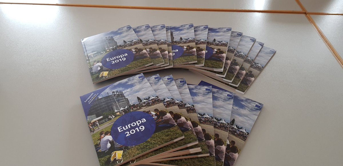 Zur #Europawahl 2019 haben wir für euch einige Exemplare der Broschüre "Europa 2019" des <a href="/Europarl_DE/">Europaparlament</a> besorgt. Darin werdet ihr über das Europaparlament, die EU, deren Institutionen und alles mögliche weitere informiert. Holt sie euch bei uns im Büro einfach ab. #EU #EP2019