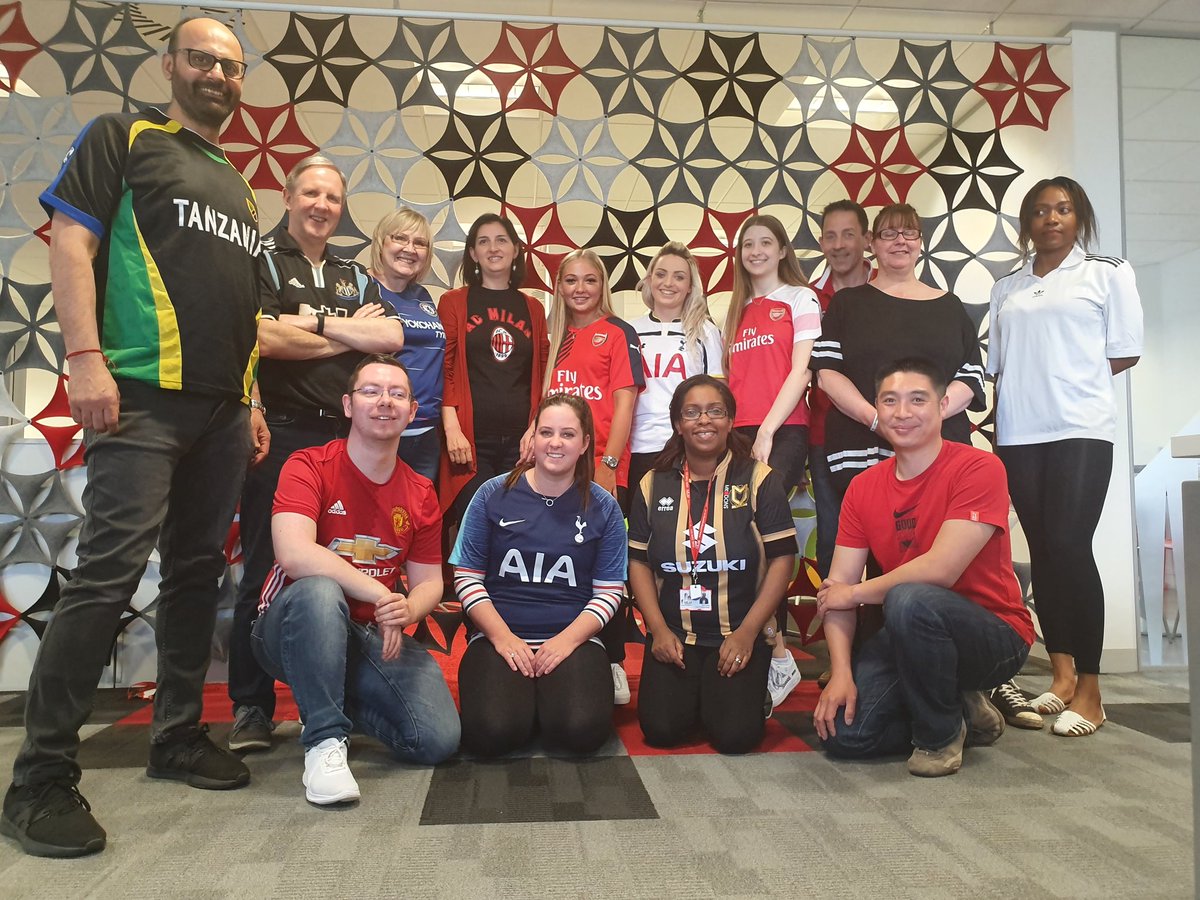 Great effort from the <a href="/MLMLtd/">Michael Laurie Magar</a> supporting <a href="/BobbyMooreFund/">Bobby Moore Fund</a> <a href="/CR_UK/">Cancer Research UK</a> #FootballShirtFriday Looking forward to seeing <a href="/FPUtilities/">Full Power Utilities</a> to see what effort they've made too!!!