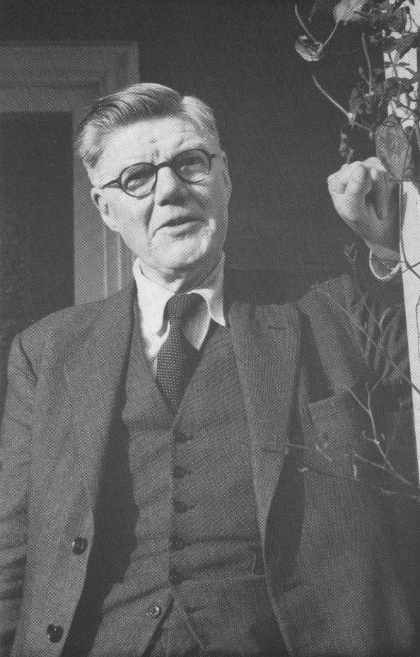 Born #OTD in 1885, Garden City and New Town pioneer Sir Frederic Osborn. 
We'll be celebrating with a special evening event at <a href="/mallgalleries/">mallgalleries</a> on 2 May with <a href="/MrGeorgeClarke/">George Clarke</a>. Open to all TCPA members. For more info email: events@tcpa.org.uk