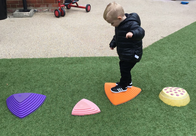 #toptipfriday keep your child active throughout the summer by playing movement games in the garden. An obstacle course is a great way to have fun and develop their gross motor skills, whilst having the opportunities to take safe risks, all while keeping fit and healthy.