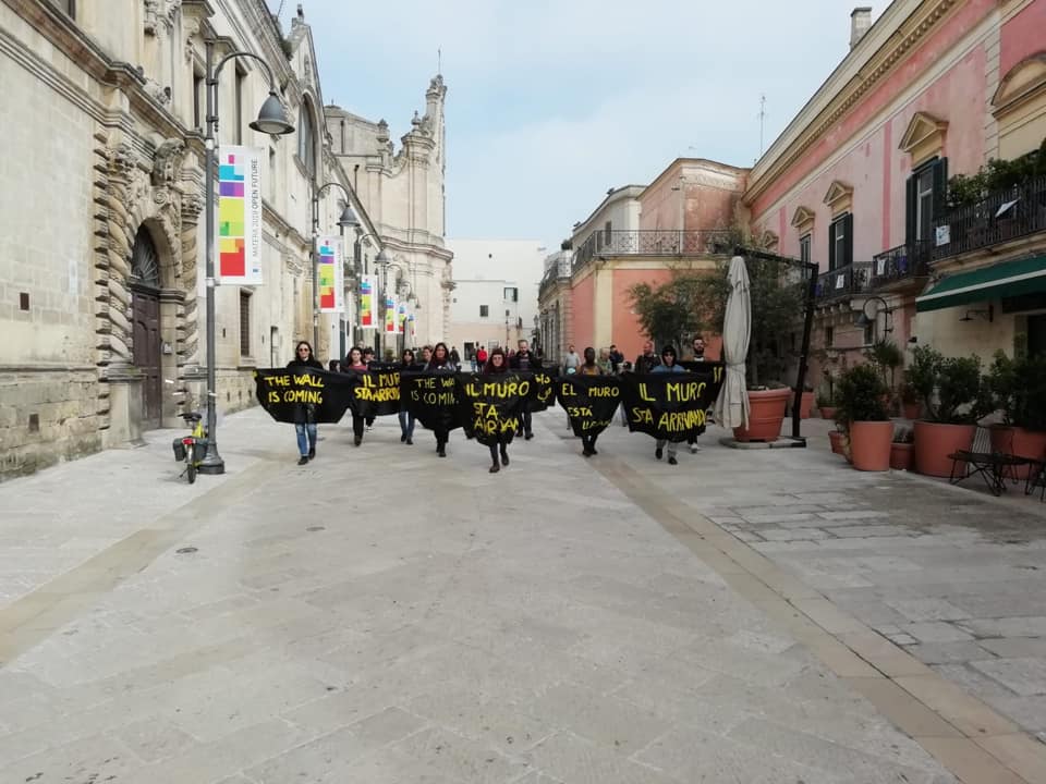 Ieri, per il 25 Aprile, giornata della liberazione, abbiamo lanciato un esperimento ed una provocazione teatrale. Abbiamo rilasciato un'intervista alle telecamere di <a href="/Trmtv/">Trmtv</a>. Progetto #MateraCittàAperta, co-prodotto con la Fondazione #Matera2019:
youtube.com/watch?v=Q2VeVo…