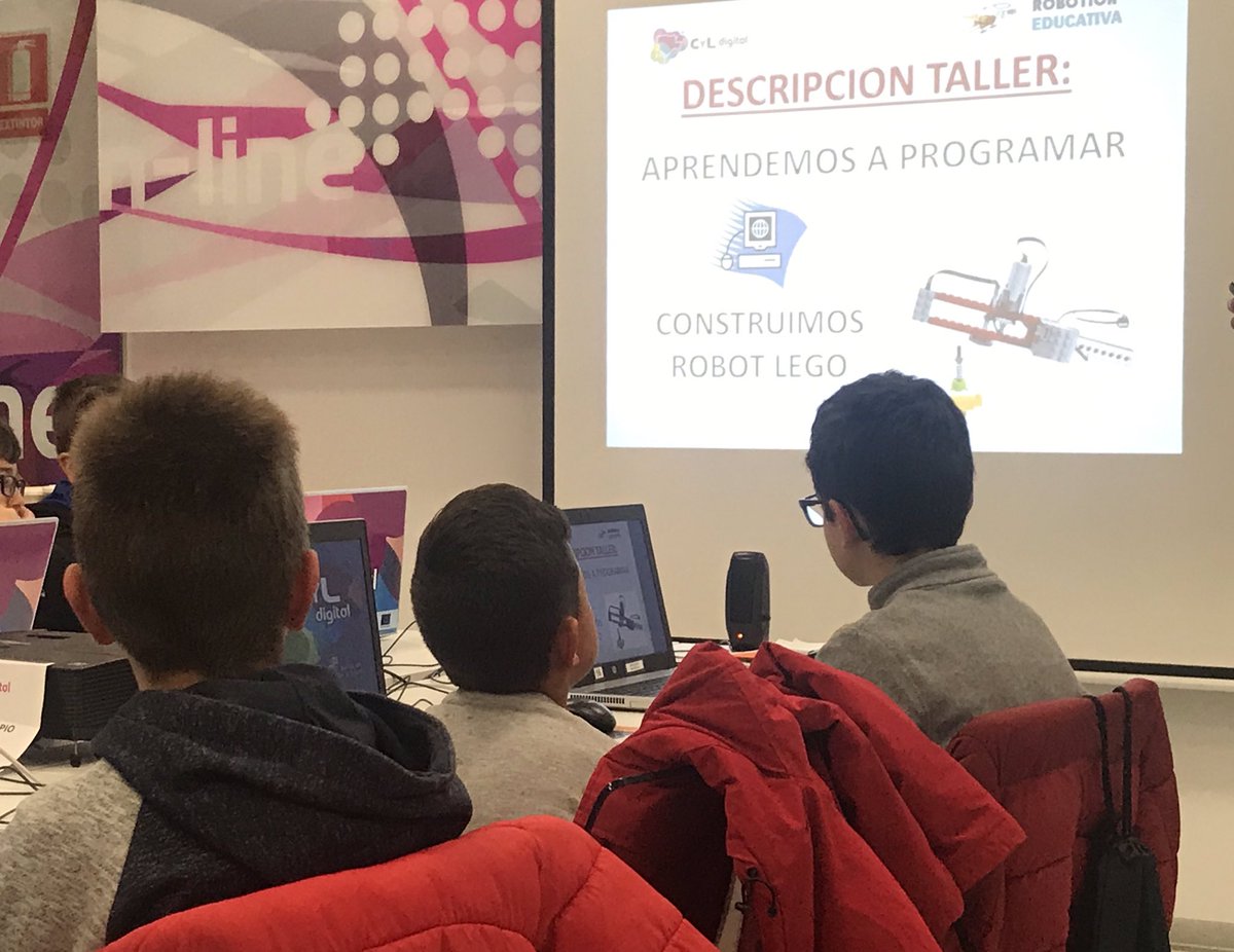 asansegundo67's tweet image. El alumnado de #quintoduperierAvila en un taller de robótica en @cyldigital trabajando con @scratch y Lego WeDo. Gracias @estang00 @programamos @educaINTEF
#SomosCodeEU
#CodeEducaLAB
@crfptic
@educacyl
@CFIE_Avila