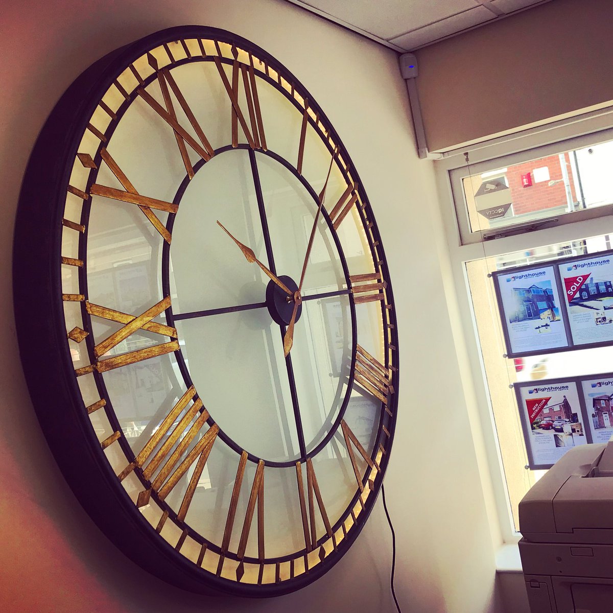 LighthouseEst's tweet image. Keeping Business Local Matters...

A Big Thank You to Diamond Boutique Exclusive in Kirkby-in-Ashfield for supplying our new office clock and if you think it’s time to Sell or Rent your property give us a call.