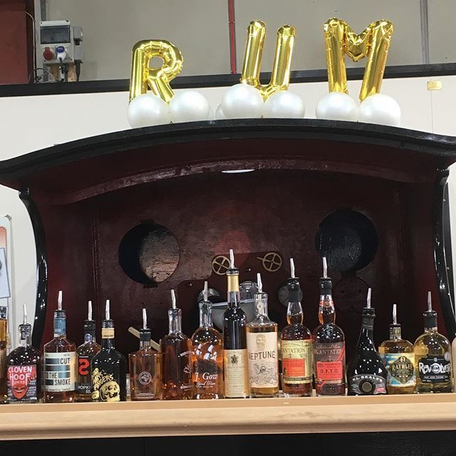 Captain Dave’s Rum and Cocktail Bar is ready to go. Just under 6 hours til opening time!
#bbbcrewe #festival #countdown #Crewe #rum bit.ly/2Pu38nj
