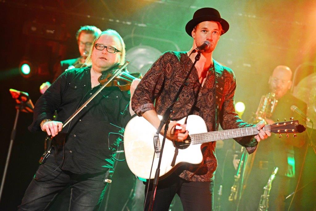 Gitarist Jan de Witte gaat de 3JS verlaten. Hij zal verder gaan onder de naam Blanko. De optredens op 21 en 22 juni in Caprera zullen de laatste optredens van de 3JS met Jan de Witte zijn. Voor de de 22e zijn nog maar een paar kaarten beschikbaar: caprera.nu/agenda/3js/ #3js