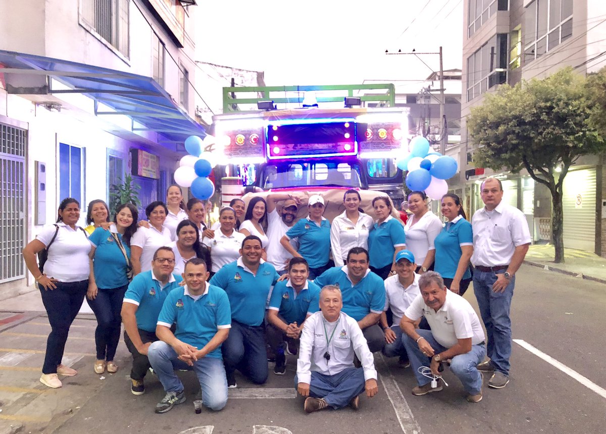 EdubaBca's tweet photo. #FelizAniversarioBarrancabermeja97 - Funcionarios y trabajadores de #EDUBA celebran el día de hoy el aniversario Nde la hija de sol. Tierra pujante llena de calor humano y gente trabajadora. Bendiciones para nuestra tierra querida. 🙏💫 ☀️ @EdubaBca @alcaldiabarranc https://t.co/YjBLlsOTuf