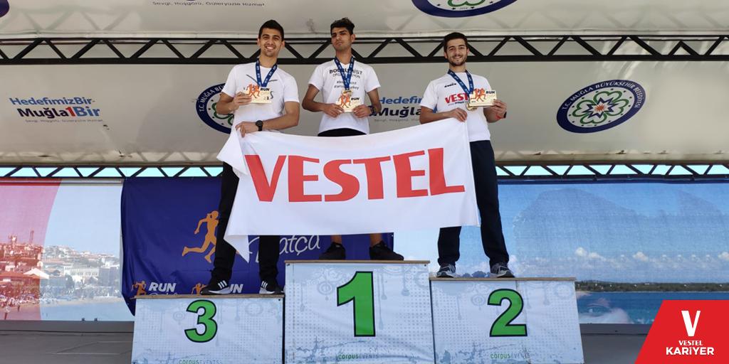 vestel_kariyer's tweet photo. Vestel Road Runner Team, Run Datça 2019’da farklı kategorilerde ilk 3’e girerek tam 4 kez kürsüye çıktı! 🏆 Vestelli koşucularımızın başarılarını kutluyor, kendileriyle gurur duyuyoruz. 👏
#VestelRoadRunnerTeam #GururlaVestelli #RunDatça #RunDatça2019 https://t.co/lDjVdRvXcb