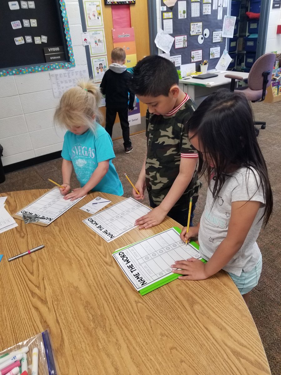 Njordan_teach1's tweet photo. Hunting for those compound words this morning @VV_Voyagers #enjoytheview #bestyearyet #fabulousfirsties #learningandmoving https://t.co/3pEJKg0vsS