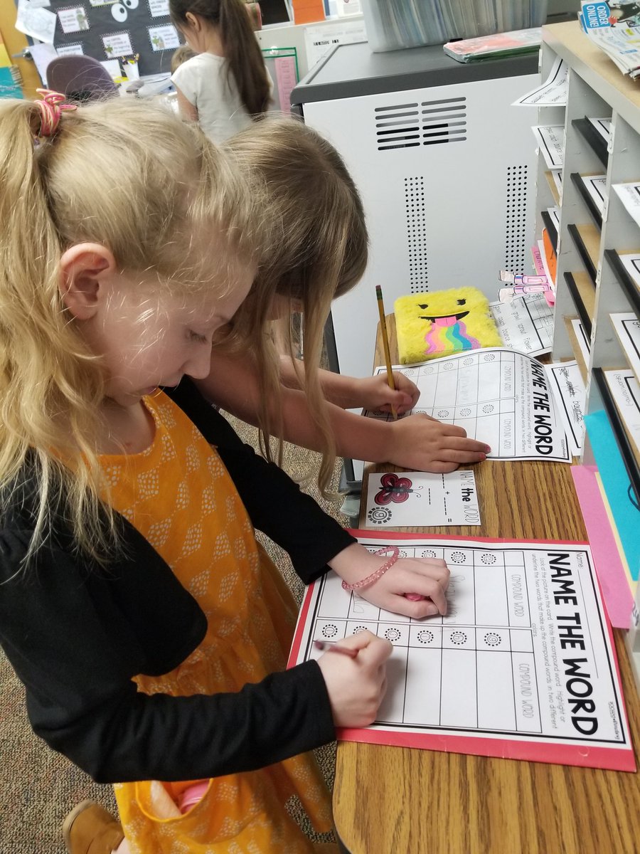 Njordan_teach1's tweet photo. Hunting for those compound words this morning @VV_Voyagers #enjoytheview #bestyearyet #fabulousfirsties #learningandmoving https://t.co/3pEJKg0vsS