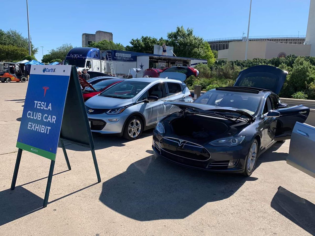 NTXTeslaOwners's tweet photo. #Tesla #Bolts #Leafs #AllEVS if you can drive one you should. There is an EV for everyone. Just like you don't litter on Texas should you not want to keep the air clean too? #TexasEV @dallascowboys @EarthX @nissanusa @chevrolet @teslamotors @earthxorg @dallaszoo @oncordelivers https://t.co/TnzAhDEKr7