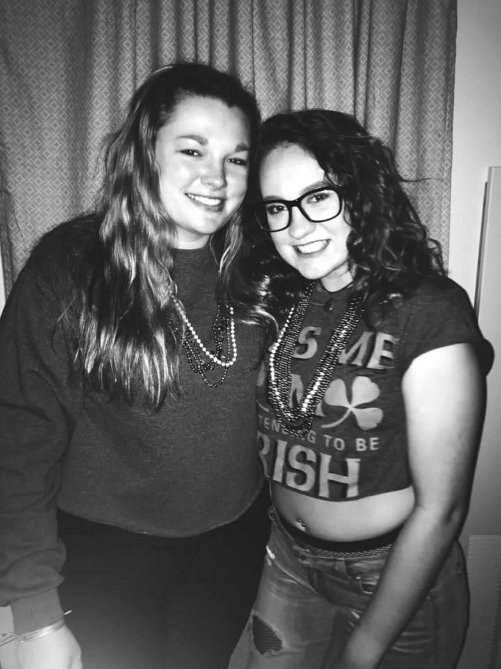 JessicaReichle's tweet photo. happy birthday @mgKelzz 🌟🎈hope you have an awesome day &amp; hope michigan’s treatin you well!! love and miss you sm!! 🤩💗🎉 https://t.co/rDcP1vVw2M