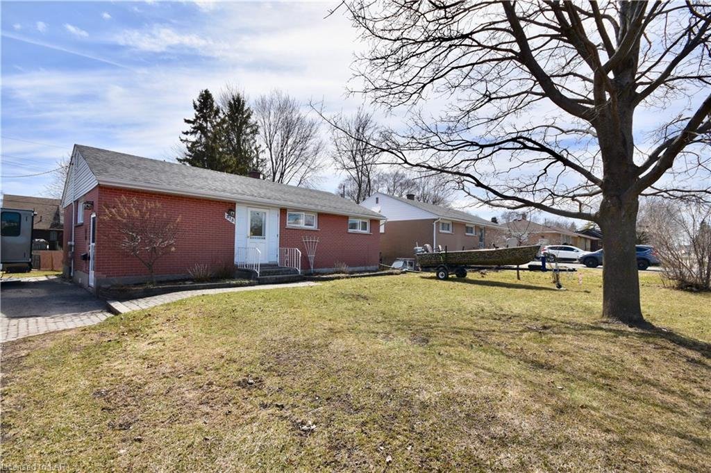 SimcoeHomeSales's tweet image. OPEN HOUSE THIS SUNDAY!

313 James Street in Orillia is an amazing home for a growing family! Stop by from 1-3 PM to check out the beautiful property and home! 313James.com