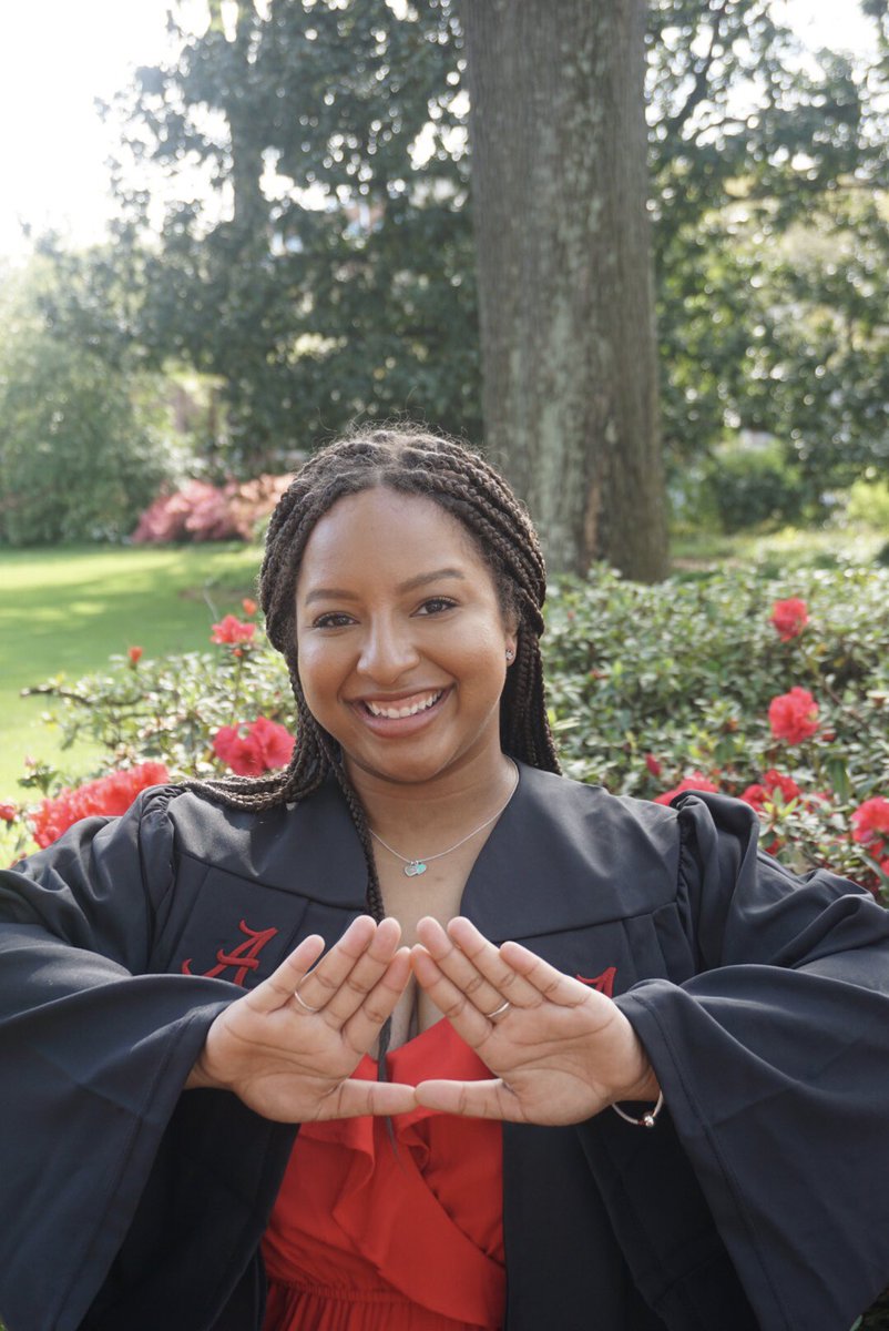 LZDivas's tweet image. After walking the stage she will pursue her passion for filming by looking for opportunities within the industry that have a primary pre-production focus!!🔥🔥 #LZGRADSZN #YouHaveToWork