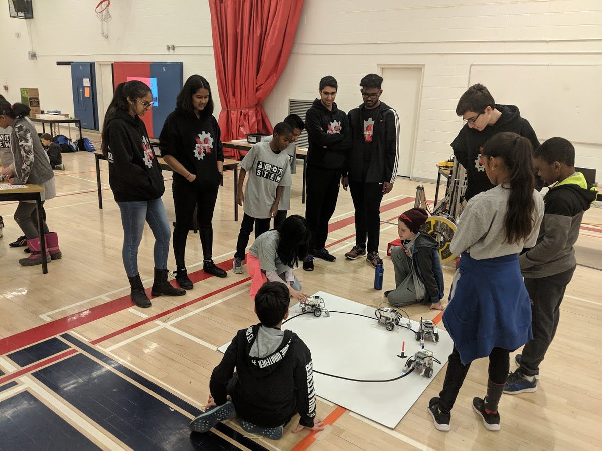 StMarcellinusSS's tweet photo. Spirit Robotics had a great time yesterday inspiring elementary students at the MBC STEM event to become the next generation of Computer Engineers! #dpcdsb #dpcodes #dpcode #dprobotics @MBCShowcase @DPCDSBSchools #ComputerEngineering https://t.co/Icwa1ppfS2