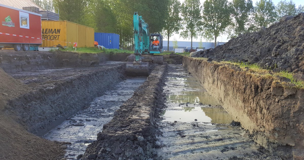 DW_Groep's tweet photo. Eerst grond scheppen dan bouwen.Landgoed Margaretha’s Hoeve in Nieuw Vennep bouw- en woonrijp maken voor @Thunnissen_Bouw . Mooie en complete opdracht waar we graag onze schouders onder zetten. https://t.co/I071CNk8pD