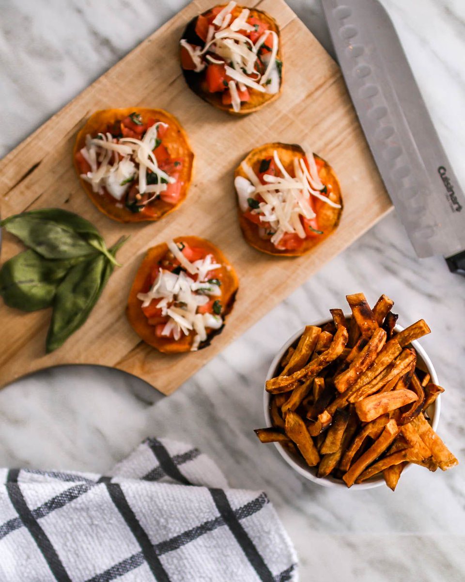 k, not going to lie these snacks are bomb AF. Some of my go-to healthier snacks for when I'm craving either sweet or salty: buff.ly/2Ua2Do5