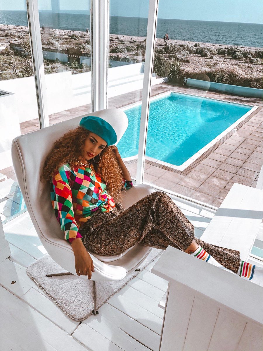 Confetti Crowd tweet media