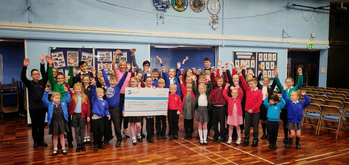 DCFInfo's tweet image. MD @MMagudia &amp;amp; Gosport MP @cj_dinenage with the kids of the Brune Park Community School. This school is just one among others that will receive a #donation from the Digital Currency Foundation following our #DigitalCurrencyDay celebrations.