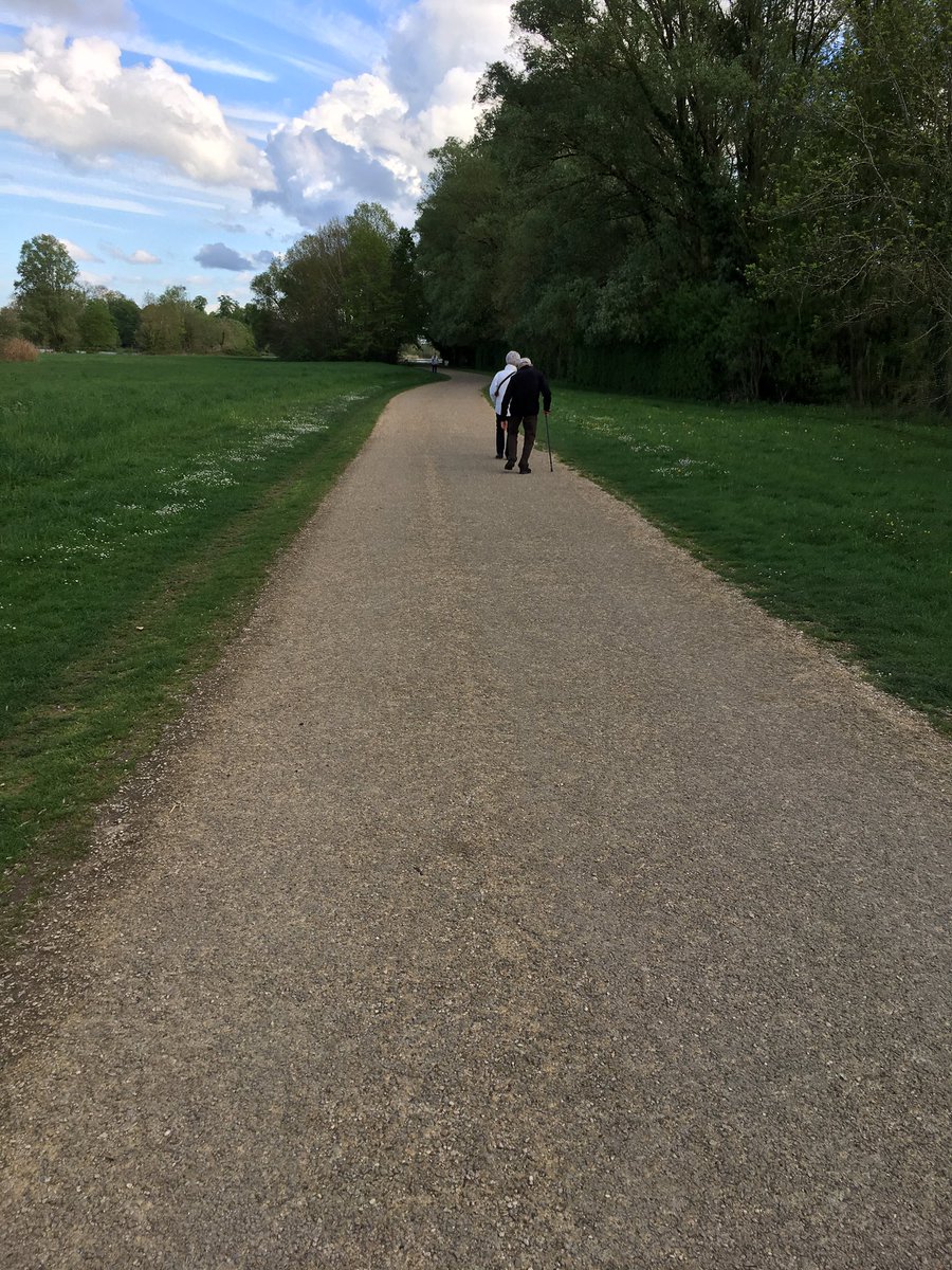 BerryInfaux's tweet photo. FLASH INFAUX : En direct de la course, Monique et Robert sont déjà à mi-parcours avec un temps canon des 5,5 km duo du tour du lac qui avait lieu dimanche 28 novembre 2018. #berryinfaux #flashinfaux #berry #berryprovence #bourges #tourdulac #trail https://t.co/f3TpkiKExT