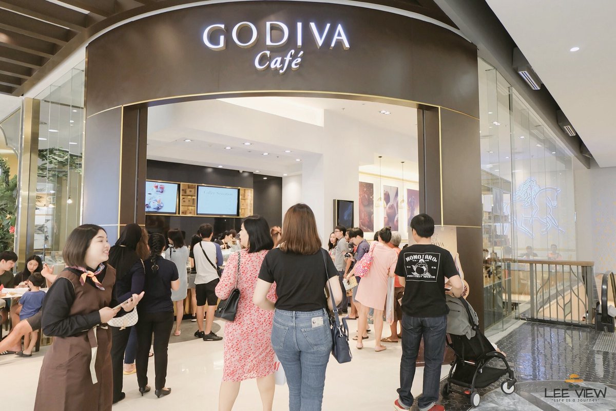 leeviewthailand's tweet photo. 👏🏻เปิดแล้ว! ร้านหรู GODIVA - ที่เซ็นทรัล ฟอเรสต้า
ขอบอกว่า รสชาติเยี่ยม!👌🏻 เข้มข้นมากๆ ถือว่า เด็ดจ้าาา
👉🏻 ตอนนี้มีโปรโมชั่น ซื้อ 1 แถม 1 (25 เม.ย.-01 พ.ค. นี้) 👈🏻
📍พิกัด: เซ็นทรัล ฟอเรสต้า ภูเก็ต ชั้น 1 #รีวิวภูเก็ต #leeview #phuket #เที่ยวภูเก็ต #ภูเก็ต https://t.co/GYetZKdZrs