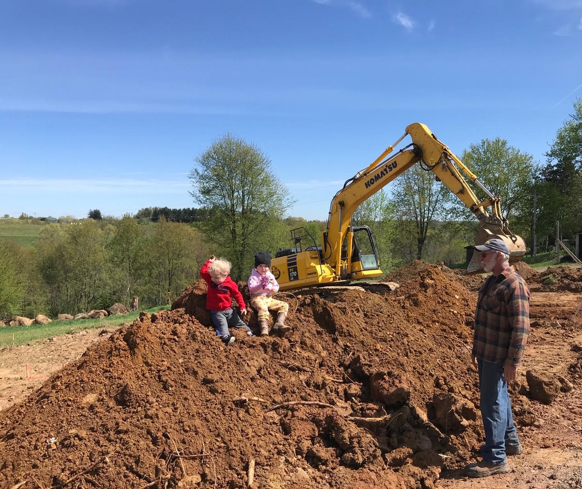 WayneHomes's tweet photo. Look at our soon-to-be-homeowner, Robert Fraley, spending time with his grandkids where one day his new home will be built - too adorable! π Congratulations to Robert on his official dig day and to his new home journey! #WayneHomes #WhyWayne https://t.co/ZxRoDvmDly