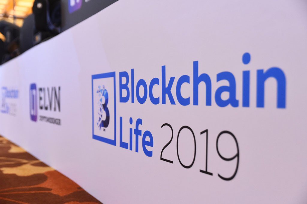 bitcoinagile's tweet photo. 3000 Attendees Gathered at #blockchain Life Forum in Singapore Coinspeaker #alexreinhardt #binance #blockchainlife2019 #blockchainlifeforum #blockchainlifeforumsingapore #bloomyt #elvn #huobi #listing.help #rogerver #startuppitch https://t.co/MS9a89Psrl https://t.co/nihDgQSrwf