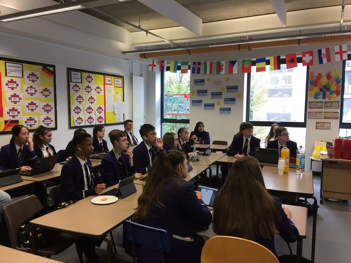 StHildasMFL's tweet image. Year 10 trialling German language computer game today.  Thank you Patrizia Crivelli and PASCH for this fun opportunity! #GoetheInstitutLondon #PASCH #GermanIsFun