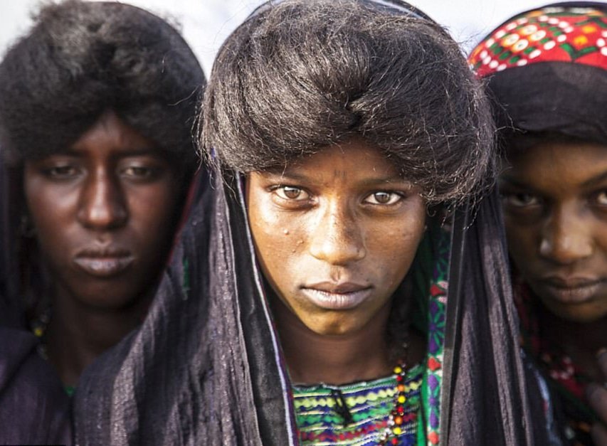 afrodyssee's tweet photo. CURE SALÉE
The Cure Salée (Salt Cure) is a yearly gathering of the Tuareg and Wodaabe peoples in the Northern Niger town of Ingali, to mark the end of the rainy season. By Mario Gerth @mario_gerth #mariogerth #portrait #women #traditiion #tuareg #wodaabe #ingali #niger #africa https://t.co/sDAHnYzlYQ
