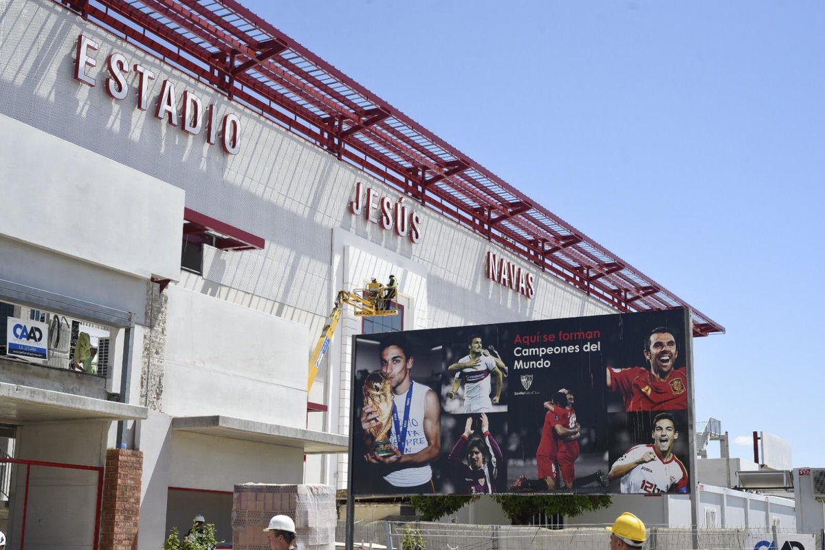 JNavas's tweet photo. Aquí están mis raíces y las de tantos sevillistas que buscamos el mismo sueño. Gracias a la afición, a todos los que confiaron en mí y gracias a todos los que vendrán en el futuro para seguir creciendo y haciendo grande a nuestro @SevillaFC https://t.co/wKXxvYeQNb
