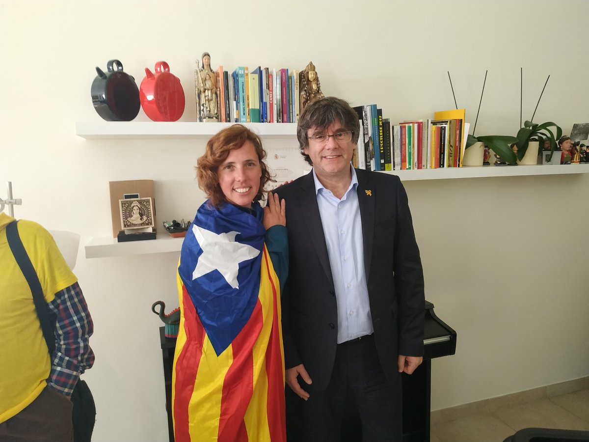 RaiLopezCalvet's tweet photo. Aquí la teniu, la autèntica heroïna del #camiAlaRepublica 

@Leticia7HN coordinadora territorial de la @assemblea a l'Ampolla @AmpollaINDP 
Demano a tots els membres de l' ANC que tingui el reconeixement que es mereix. 
 👇👇👇👇 https://t.co/jfGktmdpks