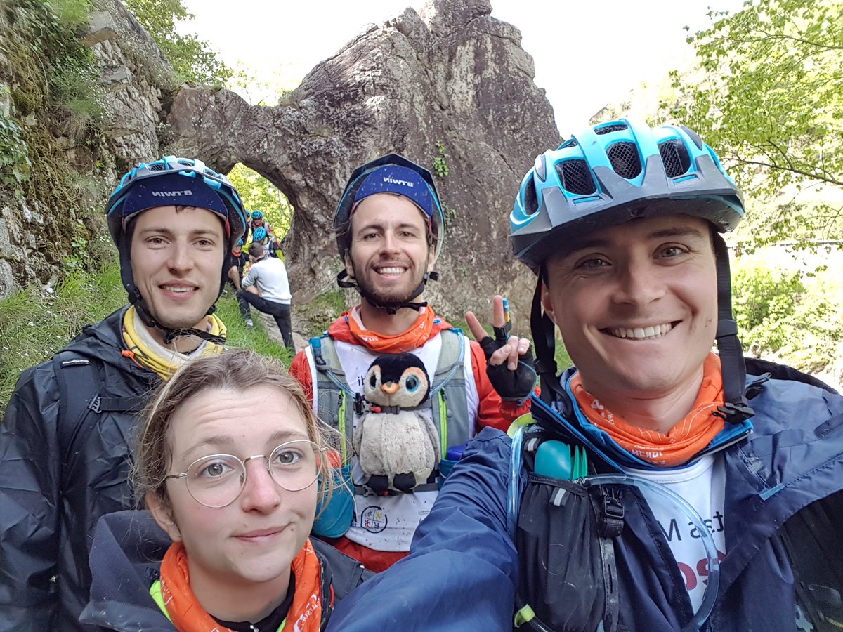 chbagnolia's tweet photo. L'équipe au complet, avec le sourire #RaidCS #Polyconseil https://t.co/uGN1SJNAim