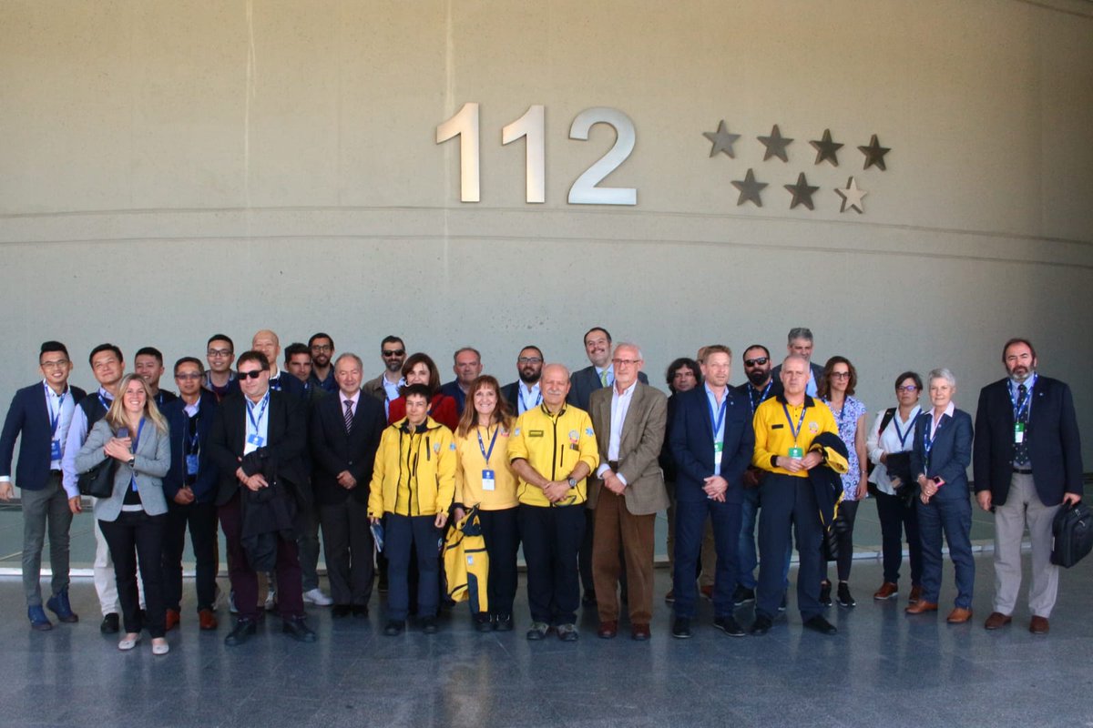 SAMUR_PC's tweet photo. 🚩 Nuestro máximo agradecimiento a @112cmadrid, por la extraordinaria y cálida acogida mostrada durante la visita de sus instalaciones a los participantes del Congreso Europeo de Emergencias #EMS2019.
#globalcolleagues 😊 https://t.co/Fgtj85dgaa