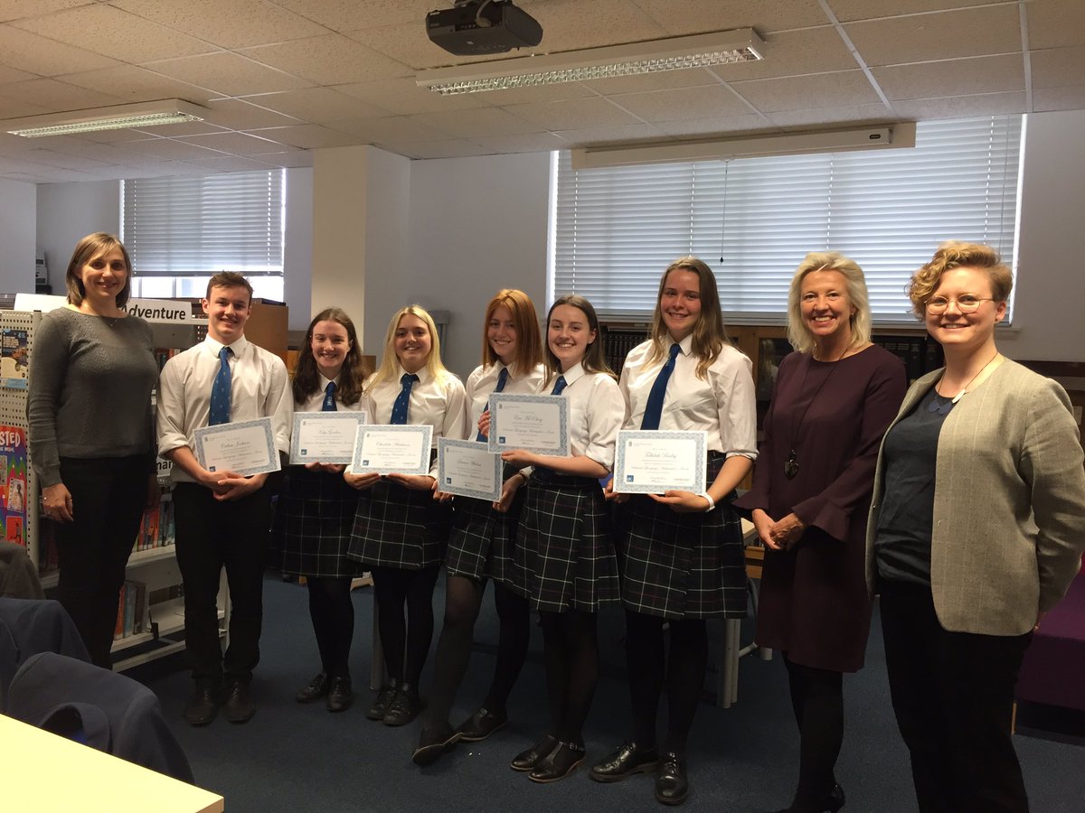 So proud of our S6 Volunteer Languages Ambassadors class of 2019, who were awarded certificates today to mark their phenomenal achievement of teaching weekly #MFL lessons this year at #BruntsfieldPrimarySchool. #rolemodels #heriots #langchat #languageleaders