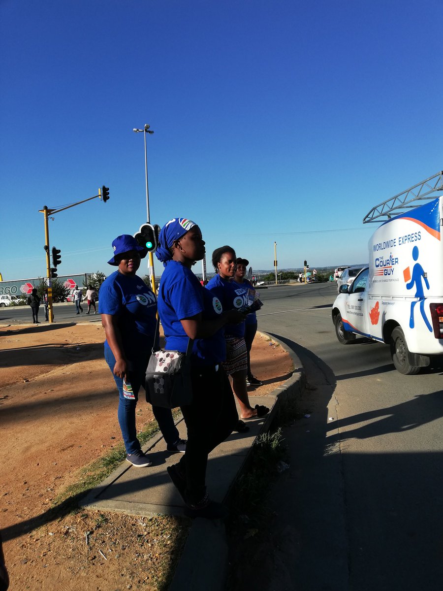 BelindaE6's tweet photo. What an awesome day to share the good news of the DA at Malibongwe drive in Cosmo City.
We are ready to govern Gauteng!!
#Jobsnotcorruption
#Fairaccesstojobs
#ReliablePolice
#AjobinEveryHome
#VoteDA2019
@DA_JHB @Kate_Lorimer @FunzelaZA
@Our_DA @LeahK28 https://t.co/X2EJB3RZMu