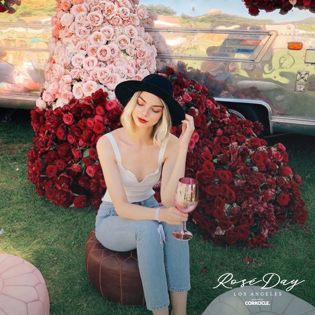 A rosé by any other name would smell as sweet 🌱 🌹🌱#rosédayla #corkcicle