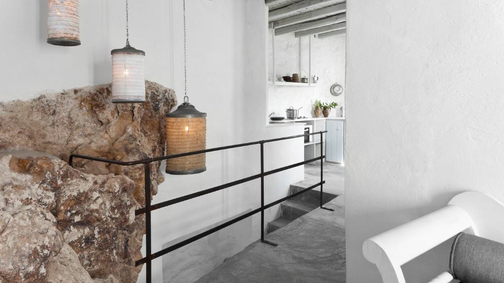 MarriottIntl's tweet image. Among the archipelagos of Greece, @ArchDigest featured @Design_Hotels' Olea All Suite Hotel, Vora Santorini, and @CocomatSerifos, along with @DomesMiramare, @LuxCollection, on its list of "The Most Beautifully Designed Greek Island Hotels." Read more: bit.ly/2ZDuJHe