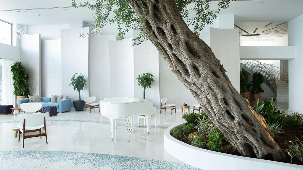 MarriottIntl's tweet image. Among the archipelagos of Greece, @ArchDigest featured @Design_Hotels' Olea All Suite Hotel, Vora Santorini, and @CocomatSerifos, along with @DomesMiramare, @LuxCollection, on its list of "The Most Beautifully Designed Greek Island Hotels." Read more: bit.ly/2ZDuJHe