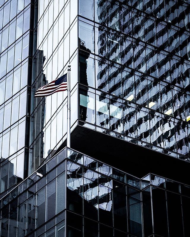 chronis_s's tweet photo. The Street Series #fujifilm #followme #building #photooftheday #architecture #architecturephotography #manhattan #myart #aroundtheworld #lovemyjob #nyc #usa #greece #instaphoto #design #glass #flag #street #streetphotography https://t.co/3MPy2NxYIW