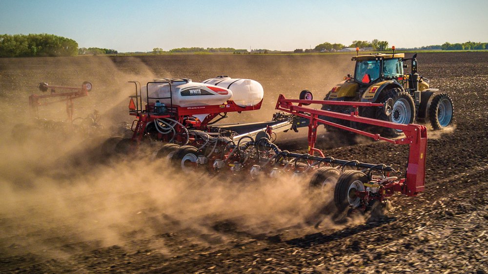 AGCOcorp's tweet image. .@Machineryeditor interviewed #AGCOcorp’s Darren Goebel, @Agronomist_IN, on how @Precisionplant&apos;s DeltaForce® automatic down pressure feature could improve the accuracy of seed placement. Learn more about this #smartfarming asset in bit.ly/2ZBIwy3 #FuseTech