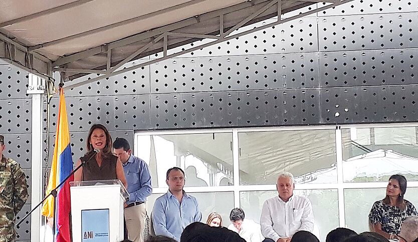 situr_nds's tweet photo. En presencia de la Vicepresidenta de la República, Martha Lucia Ramirez, y la Ministra de Transporte, Ángela María Orozco, se esta llevando a cabo la entrada en servicio de modernización y puesta en operación del Aeropuerto Internacional Camilo Daza en la ciudad de Cúcuta. https://t.co/TONX7Kqtey
