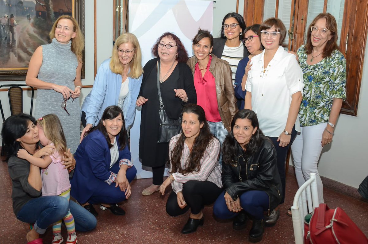 elicuestachaco's tweet photo. Junto a @somos_muchas recibimos a Inés, de #FundaciónConstruyamos , que promueve la formación de emprendimientos tecnológicos a alumnos de escuelas técnicas. También escuchamos a Silvia Sánchez, quien presentó productos artesanales realizados por los talleres de #Solidagro. https://t.co/LyeJ3MykV3