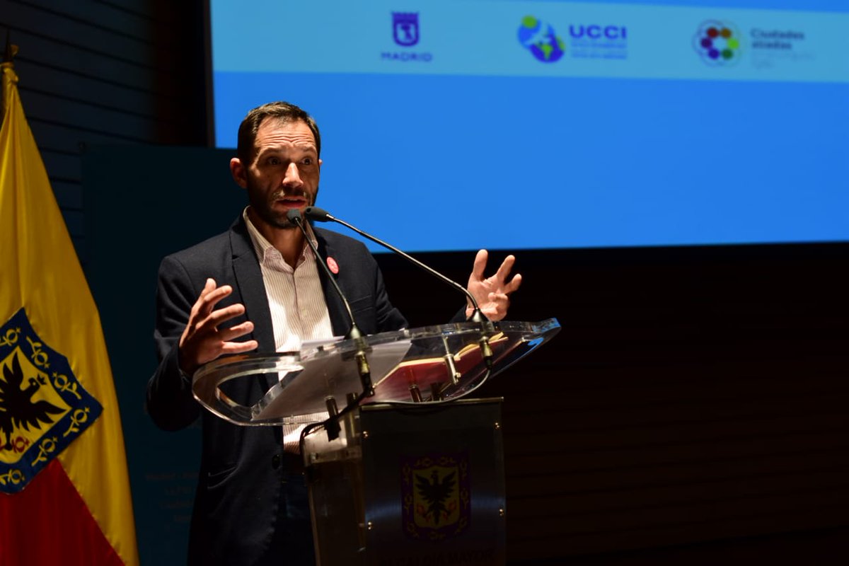 SePuedeSer's tweet photo. Fortalecimiento, visibilización y mejoras de las buenas prácticas hacia el colectivo LGBTI @Maxiferraro #AliadasAlOrgulloLGTBI https://t.co/7iByLcEkyg