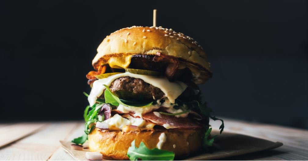 joonbugpresents's tweet image. Need a new burger spot? Tired of the same old? Check out NYC&apos;s best burger spots in surprising places! 🍔😋  

 👉bit.ly/2GzL0UW👈