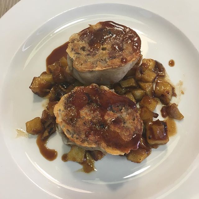 cuynes's tweet photo. Pies deshuesados con patatas a lo pobre https://t.co/jDsF3w6WFN https://t.co/IKkbfQJswx