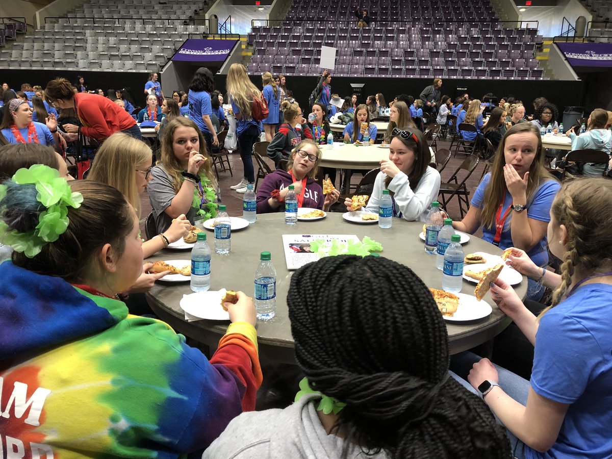 MsCNeumann's tweet photo. Lunch! Thanks for the pizza. @ucagps @CJHSPanthers https://t.co/uq6IHK1qQ8