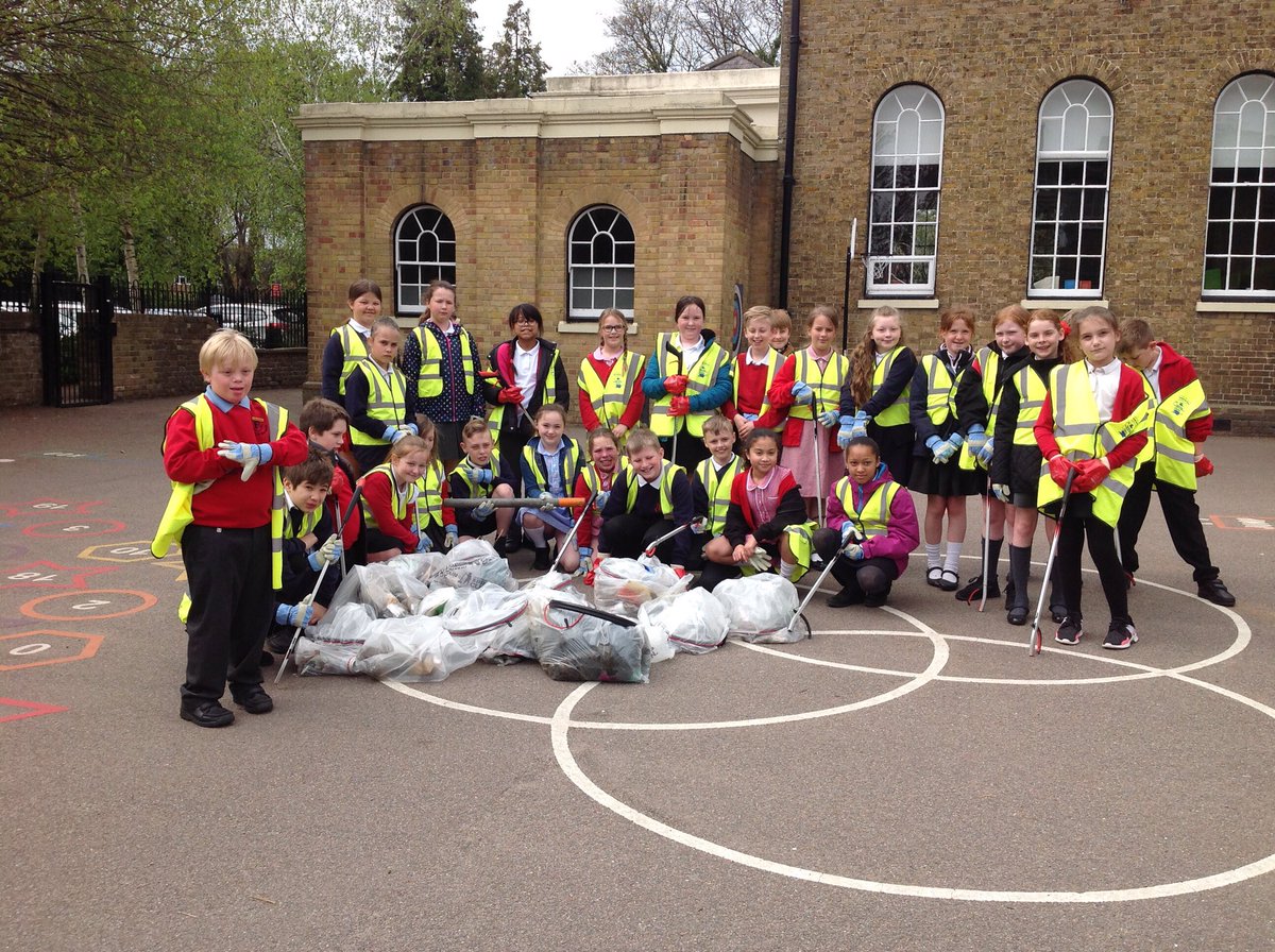 HarlowCouncil's tweet photo. A Thank You π
We would like to say a BIG THANK YOU to all 65 groups who took part in the #HarlowSpringClean π§Ή for #GBSpringClean
Thereβs been an incredible response from you in helping to clean up our town. Weβll be sharing more of your photos on here in the coming weeks https://t.co/GXg2iieY1j