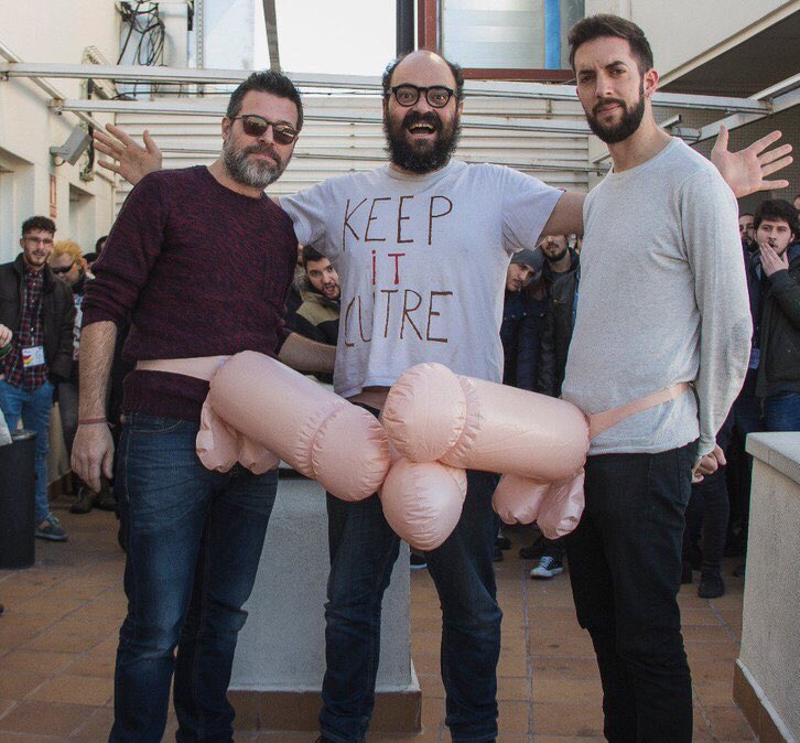 1) Mira la imagen

2) Ahora imagina que son Casado, Abascal y Rivera...

- ¿Acojona verdad? -

3) #VOTA!!!