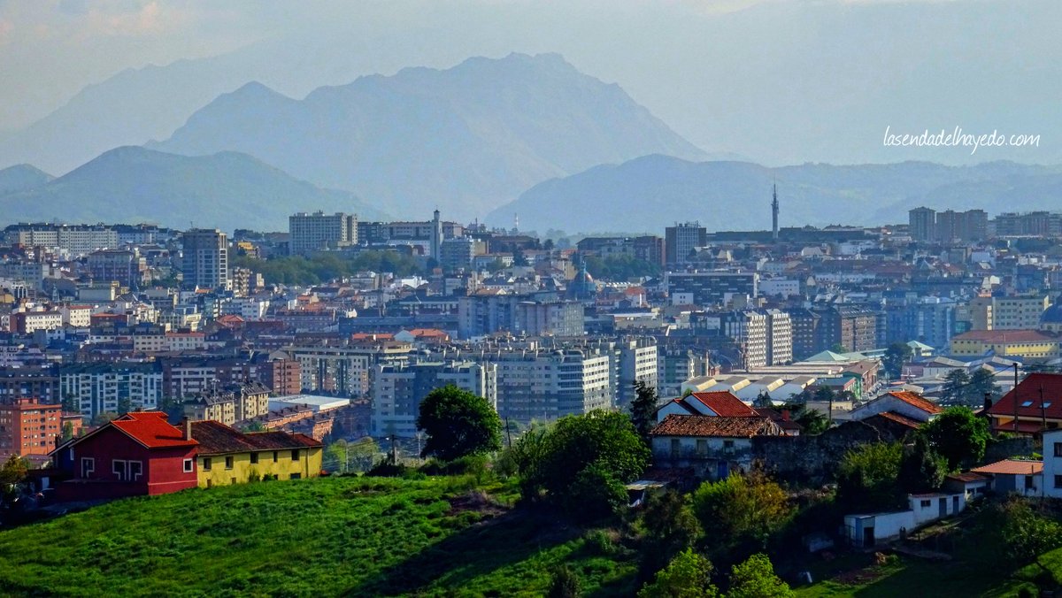 sendadelhayedo's tweet photo. Una de las vistas a la ciudad de #Oviedo / #Uviéu desde la denominada Pista Finlandesa. Una de las muchas sendas que posee el Monte Naranco. Al fondo la silueta del Monsacro #Asturias #Viernes

🔹 Naranco 👉https://t.co/1kDEPIJo1I
🔸 Monsacro 👉 https://t.co/lvolHijF5p https://t.co/QH3ltpC0QO